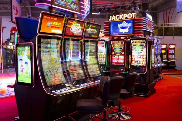 American Roulette wheel and betting layout on sga508 login